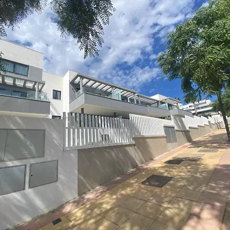 Apartment Lovely 2 Bedroom Vacation Home With Pool
