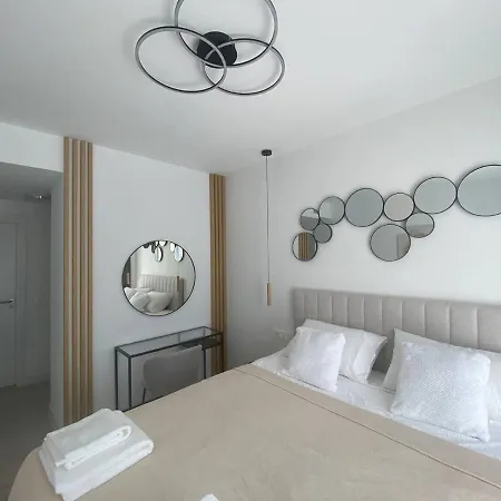 Lovely 2 Bedroom Vacation Home With Pool Εστεπόνα