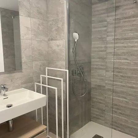 Lovely 2 Bedroom Vacation Home With Pool Apartment *