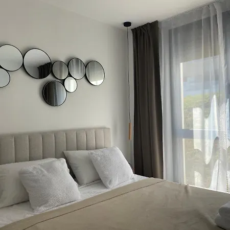 Lovely 2 Bedroom Vacation Home With Pool *