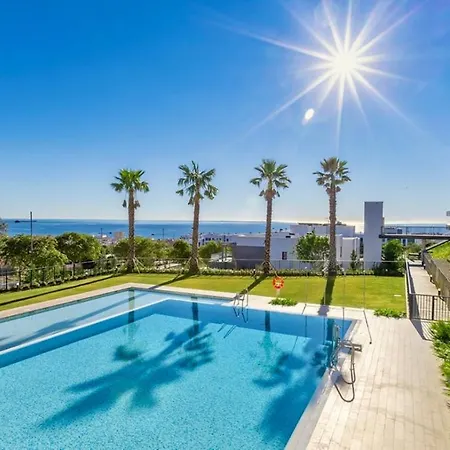 Lovely 2 Bedroom Vacation Home With Pool Εστεπόνα